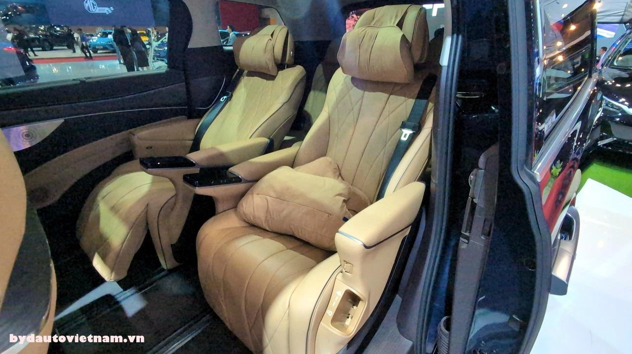 BYD Denza D9